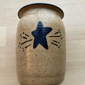 Sugar Loaf pot with blue star 6 1/4” tall